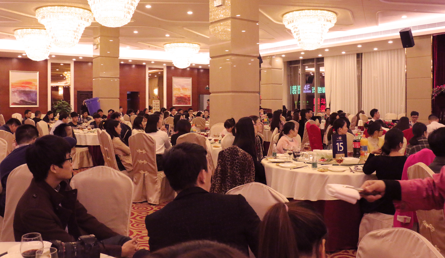 詩曼芬集團2016“遇見”迎新晚會圓滿舉辦