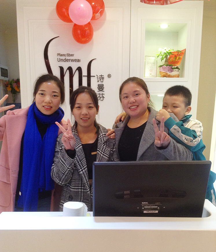 恭賀四川譚女士詩曼芬內衣加盟店火爆開業