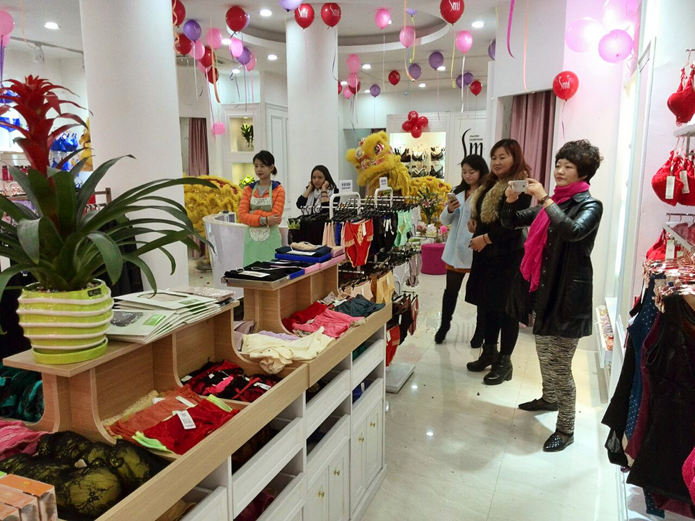 內(nèi)衣加盟店店長(zhǎng)，如何批評(píng)和鼓勵(lì)店員?