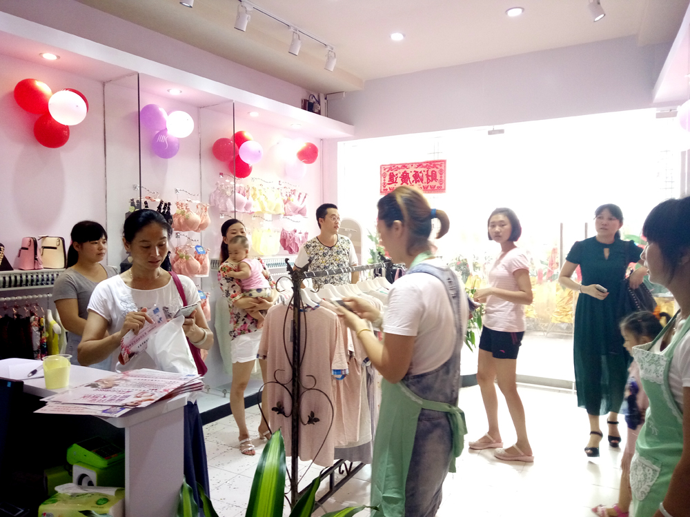 恭賀廣西秦女士詩曼芬內衣加盟店火爆開業