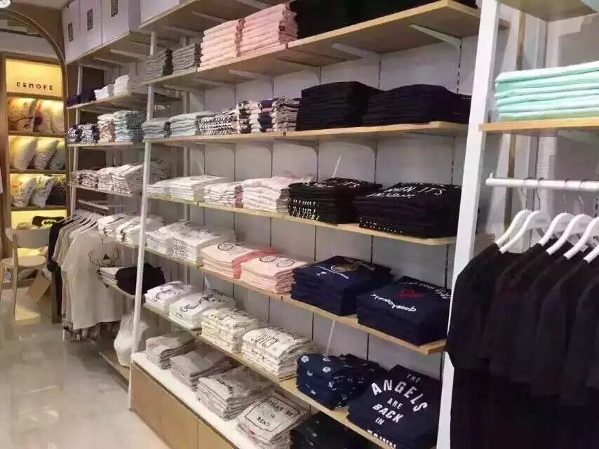 詩(shī)曼芬品牌內(nèi)衣店陳列