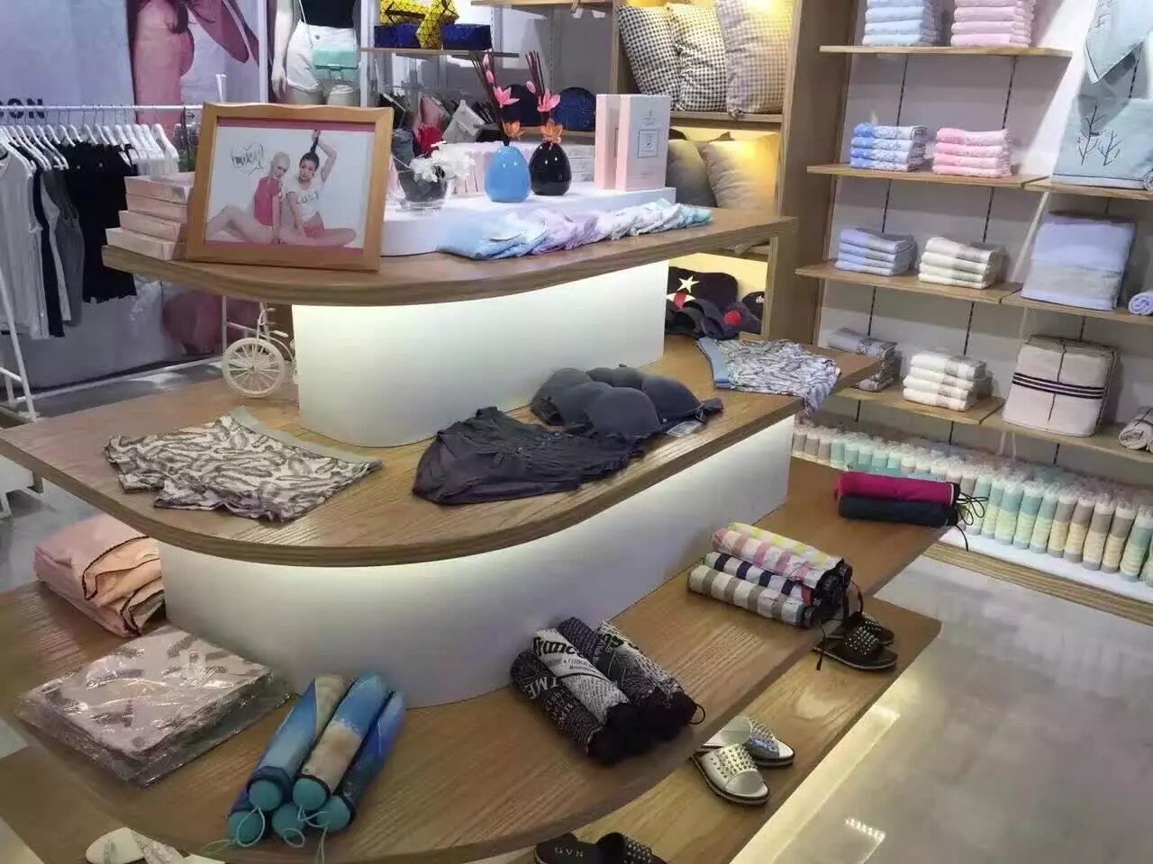 詩曼芬內(nèi)衣店