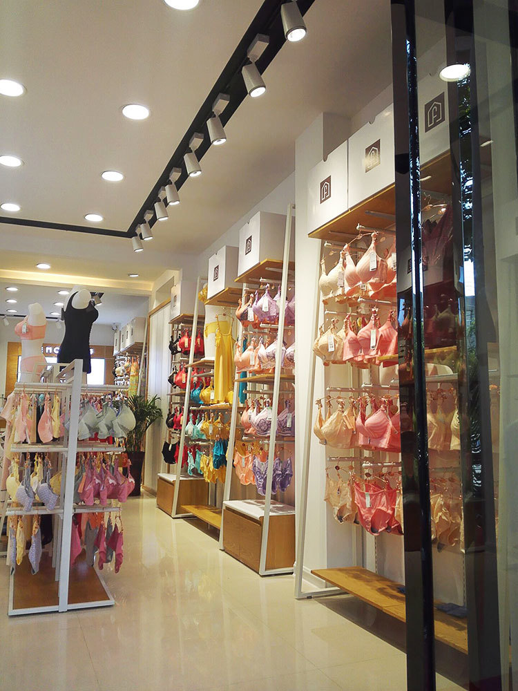 詩曼芬內(nèi)衣店