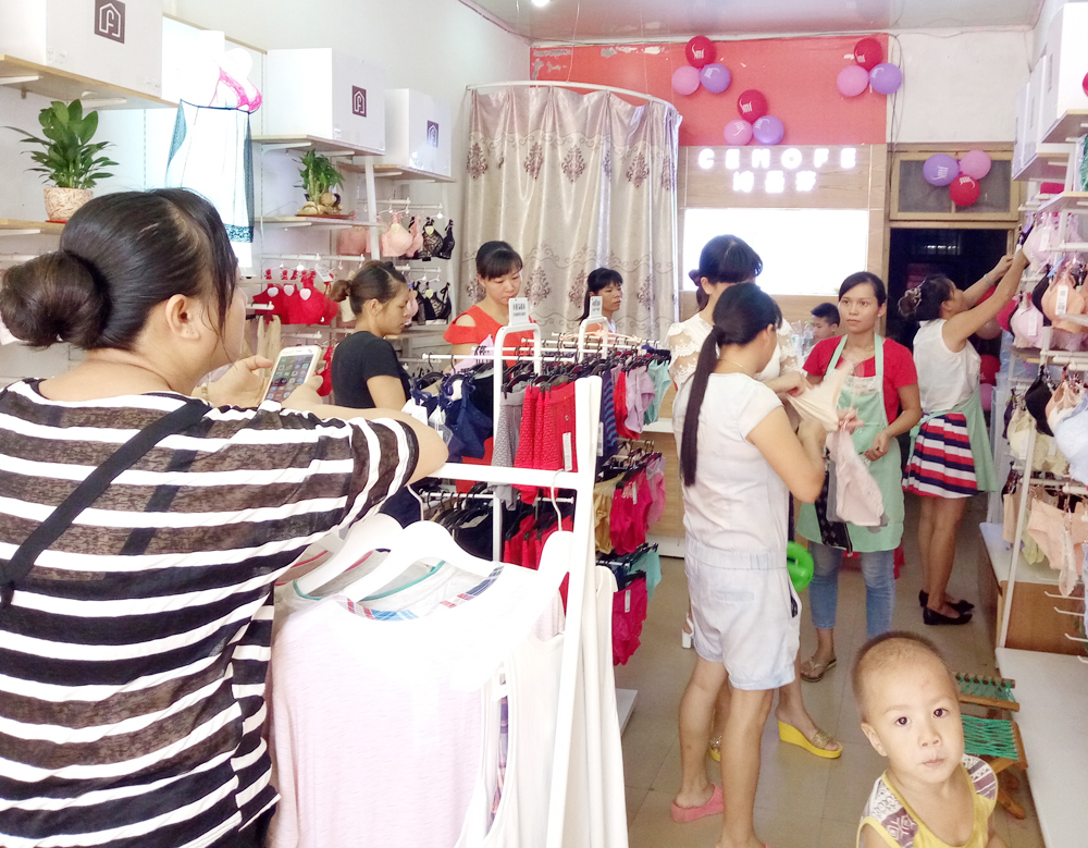 詩曼芬內(nèi)衣店