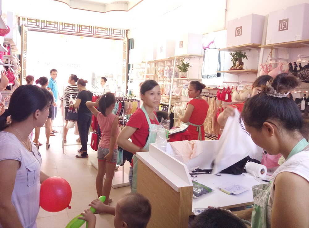 詩曼芬內(nèi)衣店