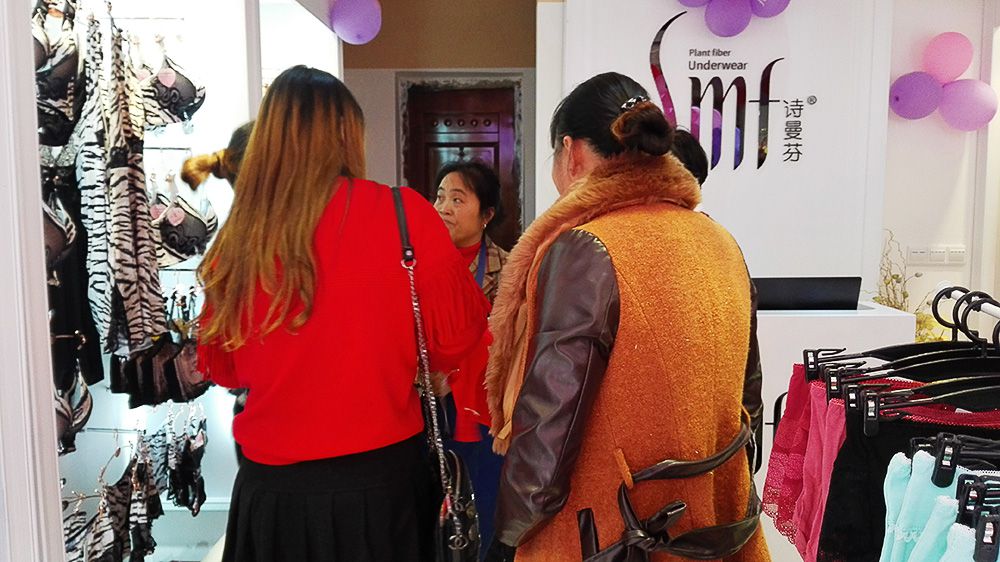 恭賀云南省李女士詩曼芬內衣品牌加盟店隆重開業