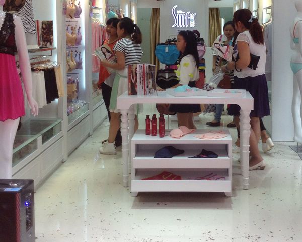 恭賀云南省寧女士詩曼芬內衣新店開業